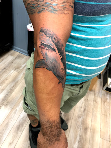 Tattoo Shop «Full Moon Tattoo», reviews and photos, 98 Lockwood Ave, Yonkers, NY 10701, USA