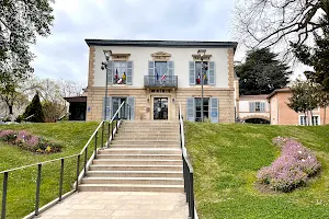 Mairie de Saint-Genis-Laval image