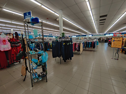 Thrift Store «Lake Hallie Goodwill Retail Store & Training Center», reviews and photos, 2759 S Prairie View Rd, Chippewa Falls, WI 54729, USA