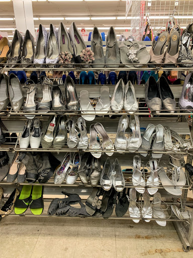 Thrift Store «Village Discount Outlet Store 12», reviews and photos, 4635 N Elston Ave, Chicago, IL 60630, USA