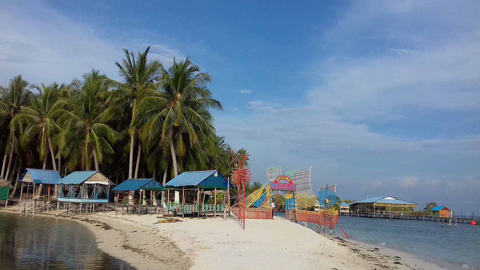 Foto de Mubut Darat Beach zona salvaje