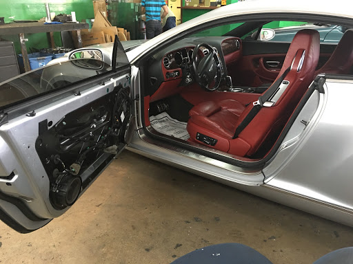 Auto Glass Shop «Experto Auto Glass», reviews and photos, 3205 E 10th Ave, Hialeah, FL 33013, USA