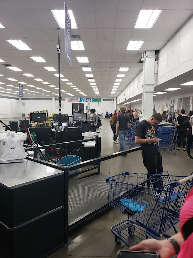 Thrift Store «Goodwill Clearance Outlet, Donation Center & Career Center», reviews and photos, 515 N 51st Ave, Phoenix, AZ 85043, USA