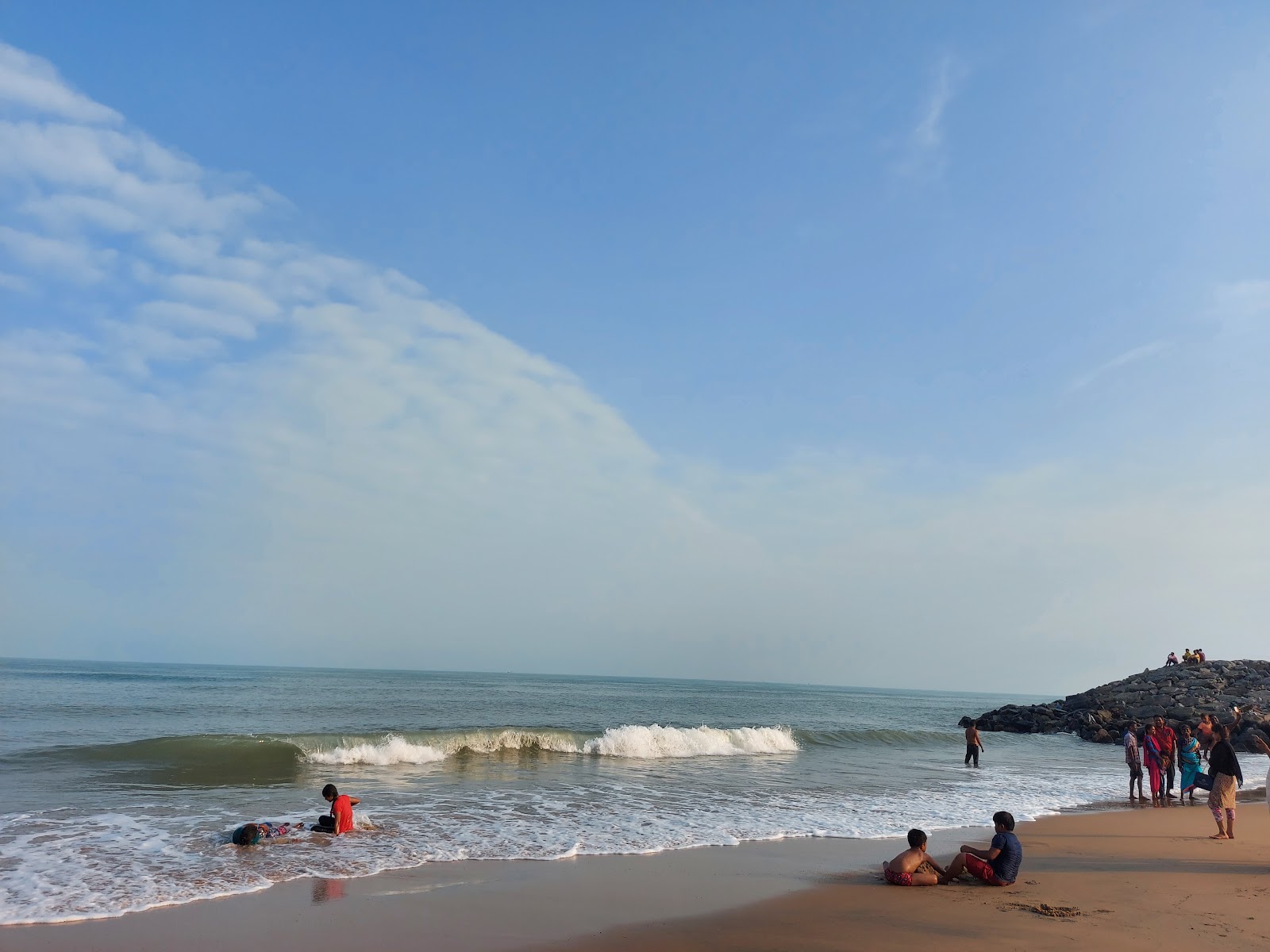 Foto de Nibav Side Beach con parcialmente limpio nivel de limpieza