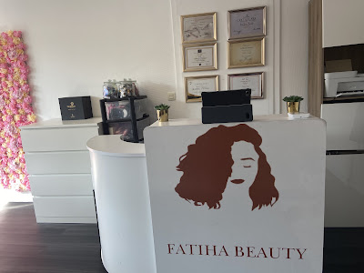 Fatiha beauty Academy salon de beauté, fournisseur produits pour extension de cils et centre de formation agré à Cergy