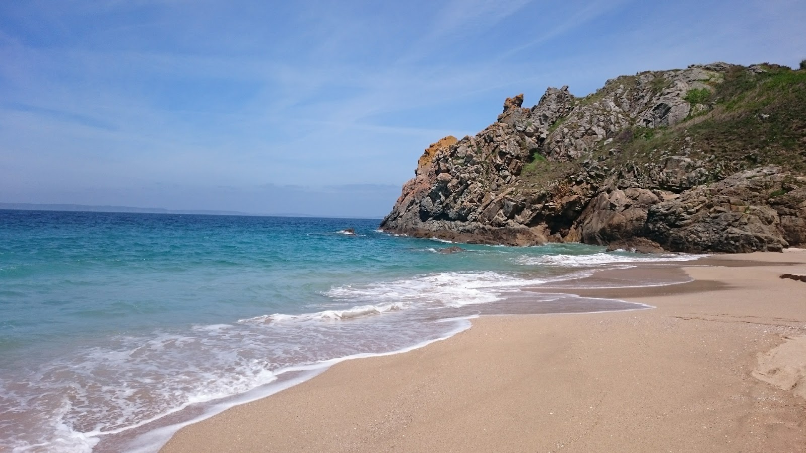 Fotografie cu Plage de Pors Peron cu golfuri de mijloc