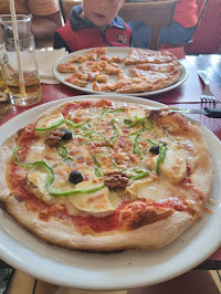 Plats et boissons du Pizzeria La Pizz à Saint-Amand-Montrond - n°1