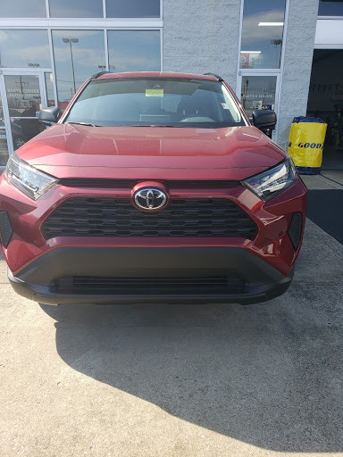 Toyota Dealer «Toyota of Louisville on Dixie Highway», reviews and photos, 6514 Dixie Hwy, Louisville, KY 40258, USA