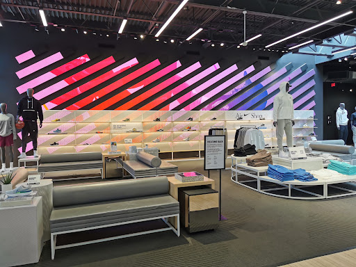 Clothing Store «Nike Lenox», reviews and photos, 3393 Peachtree Rd, Atlanta, GA 30326, USA