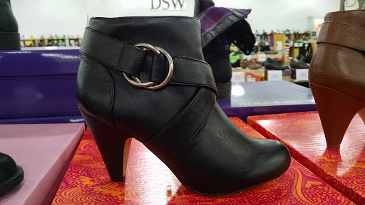 Shoe Store «DSW Designer Shoe Warehouse», reviews and photos, 427 Crossroads Blvd, Cary, NC 27518, USA