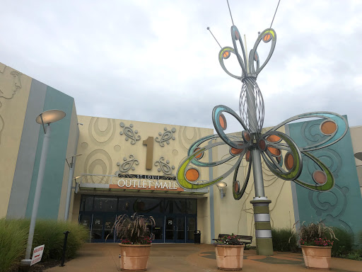 Outlet Mall «St. Louis Outlet Mall», reviews and photos, 5555 St.Louis Mills Blvd, Hazelwood, MO 63042, USA