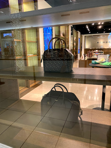 Clothing Store «Burberry Outlet», reviews and photos, 5220 Fashion Outlets Way, Rosemont, IL 60018, USA
