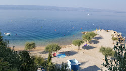 Nemira beach'in fotoğrafı ve yerleşim