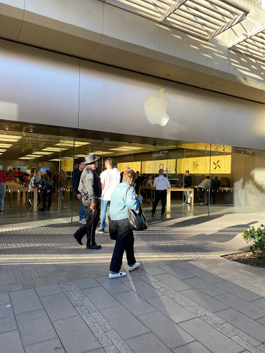 Computer Store «Apple Fashion Valley», reviews and photos, 7007 Friars Rd, San Diego, CA 92108, USA