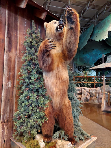 Sporting Goods Store «Bass Pro Shops», reviews and photos, 951 E Lewis and Clark Pkwy, Clarksville, IN 47129, USA