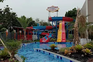 Splash Waterpark image