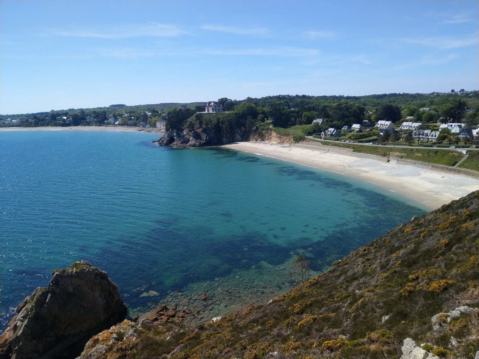 Photo of Plage du Porzic and the settlement