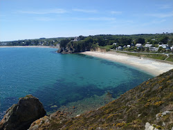 Plage du Porzic'in fotoğrafı uçurumlarla desteklenmiş