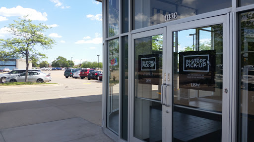 DSW Designer Shoe Warehouse, 44925 Schoenherr Rd, Sterling Heights, MI 48313, USA, 