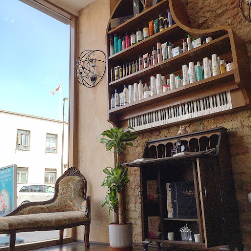 Reviews of Twentuno Salon in London - Barber shop