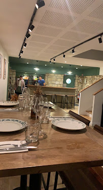 Atmosphère du L'Ami Pinot - Restaurant / Bar à vin à L'Isle-Adam - n°9