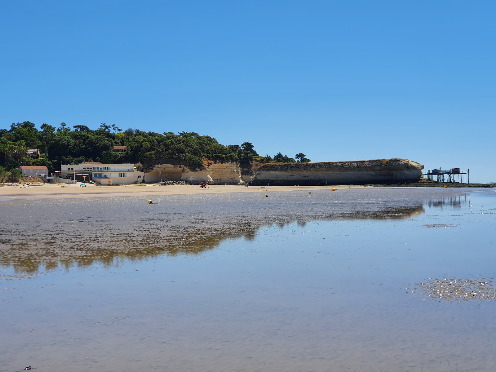 Photo de Vergnes Beach - endroit populaire parmi les connaisseurs de la détente