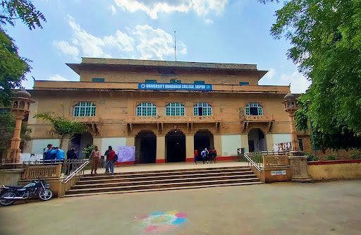 University Maharani College