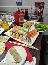 Plats et boissons du Restaurant japonais Sushi Grill marolles En Brie - n°1