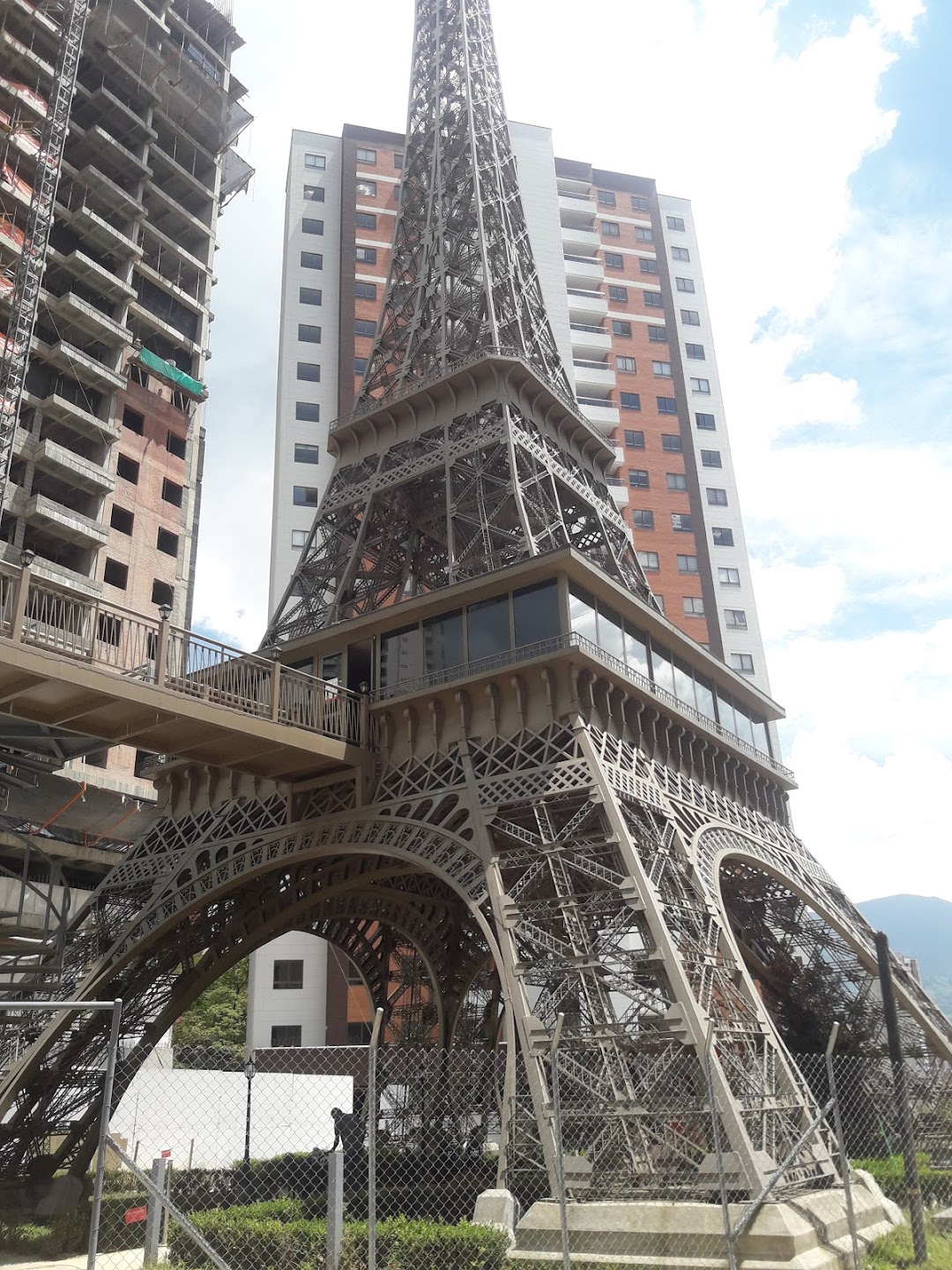 Torre Eiffel De Sabaneta