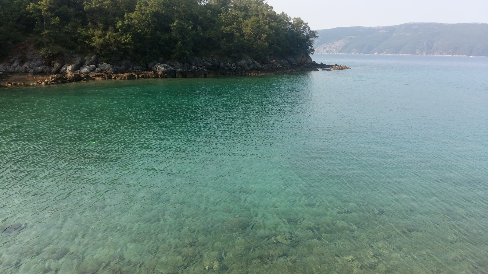Foto di Makneli beach e il suo bellissimo paesaggio