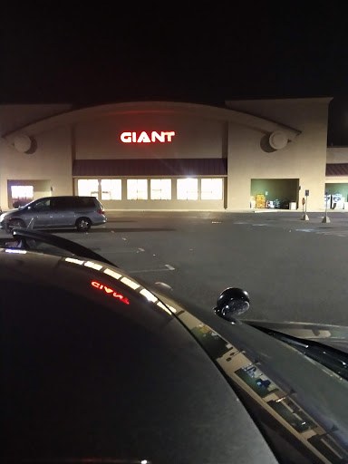 Grocery Store «Giant Food Stores», reviews and photos, 1465 W Broad St, Quakertown, PA 18951, USA