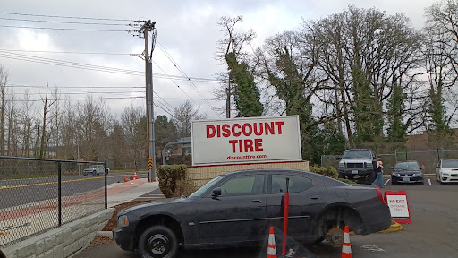 Tire Shop «Discount Tire Store - Clackamas, OR», reviews and photos, 8380 SE Sunnyside Rd, Clackamas, OR 97015, USA