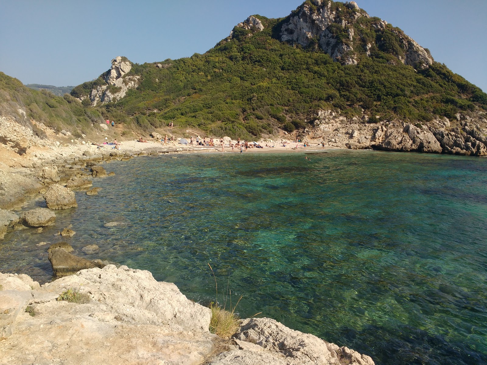 Porto Timoni的照片 带有碧绿色纯水表面
