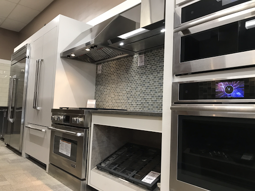 Appliance Store «Famous Tate Appliance & Bedding Centers», reviews and photos, 4520 E Bay Dr, Clearwater, FL 33764, USA