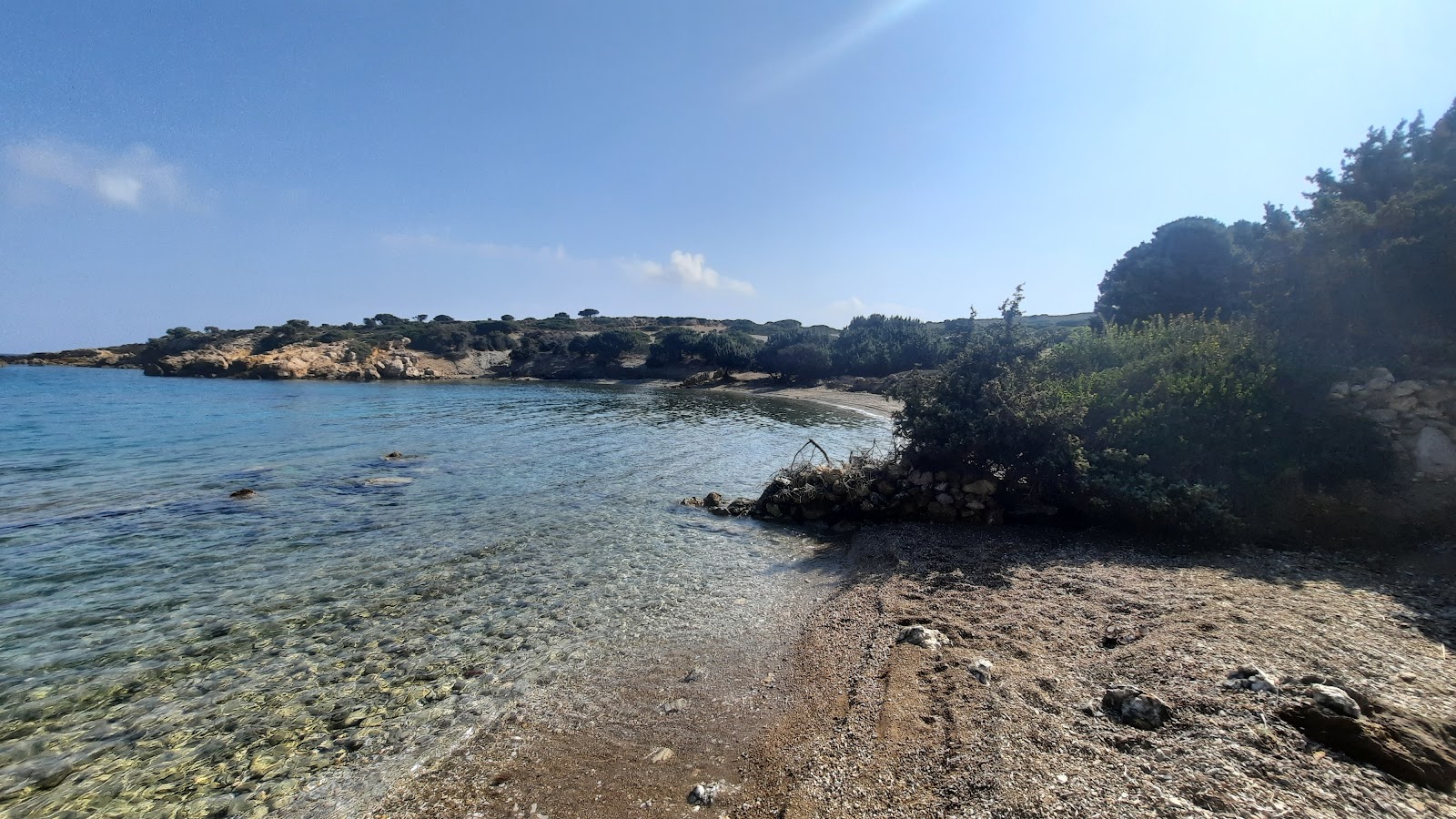 Photo de Leipsoi wild beach IV avec un niveau de propreté de partiellement propre