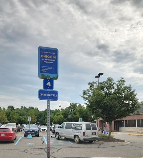 Thrift Store «Freedom Treasures Resale Store», reviews and photos, 7570 Cooley Lake Rd, Waterford Twp, MI 48327, USA