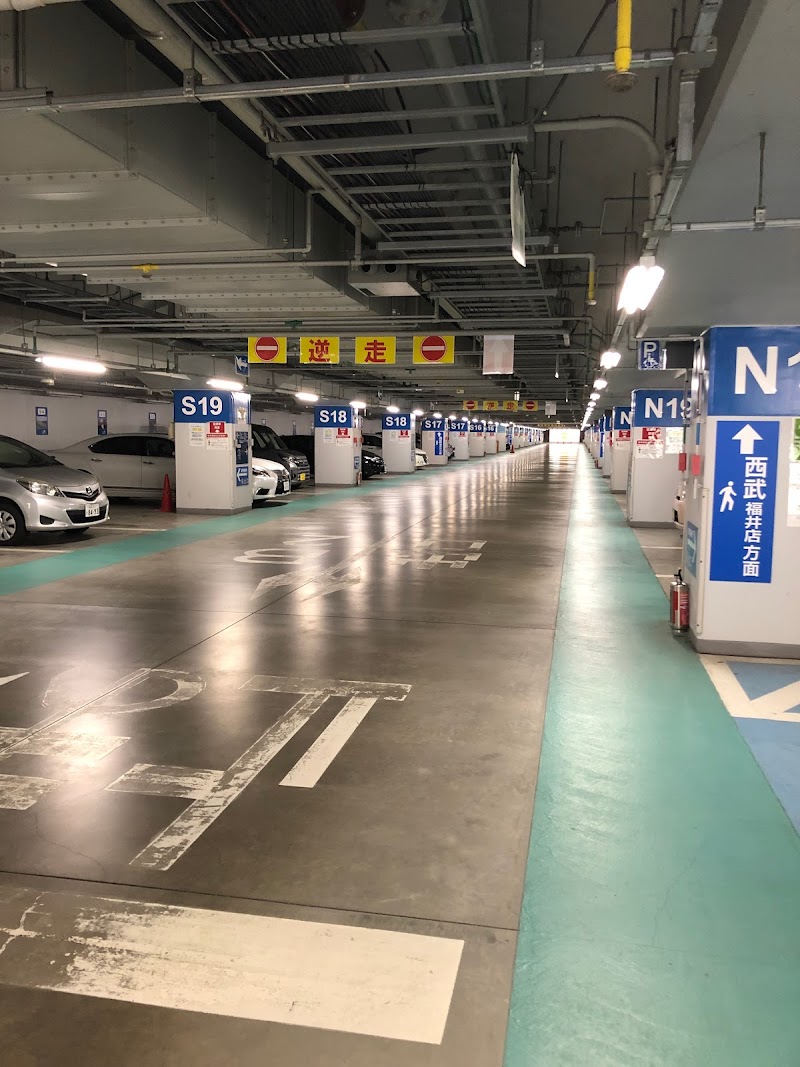 福井駅西口 地下駐車場