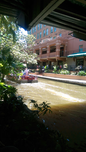 Pub «Mad Dogs British Pub Riverwalk», reviews and photos, 123 Losoya St #19, San Antonio, TX 78205, USA