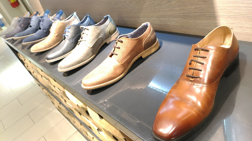 Stores to buy women's fluchos shoes Prague