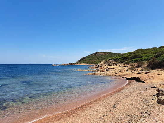 Rouge de Rondinara Beach
