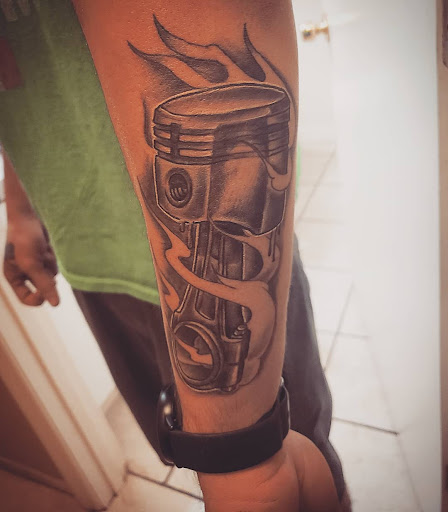 Tattoo Shop «Dungeon Body Piercing & Tattoos», reviews and photos, 10014 University Blvd, Orlando, FL 32817, USA