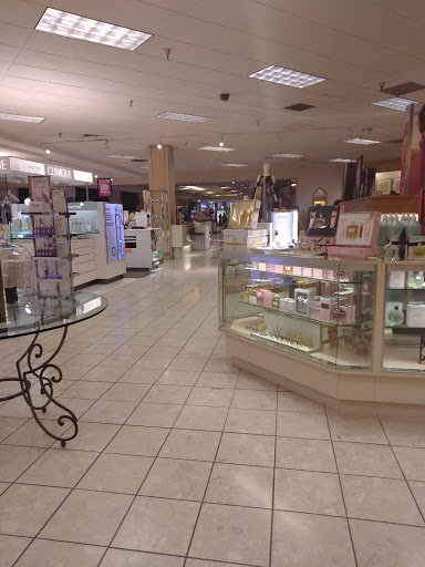 Shopping Mall «Spring Hill Mall», reviews and photos, 1072 Spring Hill Ring Rd, Dundee Township, IL 60118, USA