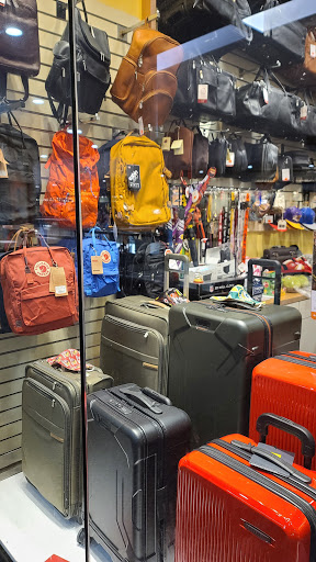 Clothing Store «Zumiez», reviews and photos, 3401 Dale Rd #247b, Modesto, CA 95356, USA