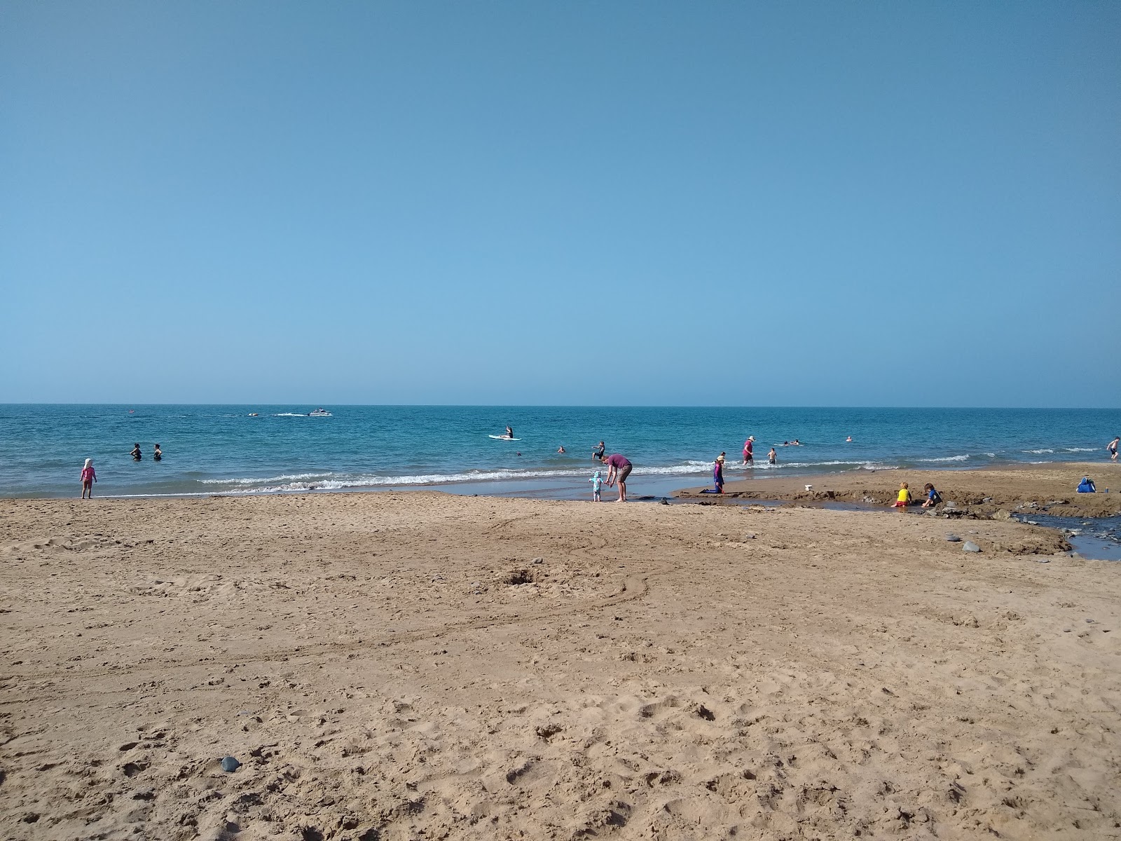 Foto von Penbryn Strand und die siedlung