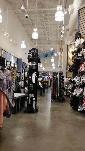 Clothing Store «rue21», reviews and photos, 1515 N Pointe Dr #125, Durham, NC 27705, USA