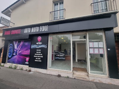 Auto-école WORLDOFBIZ à Drancy