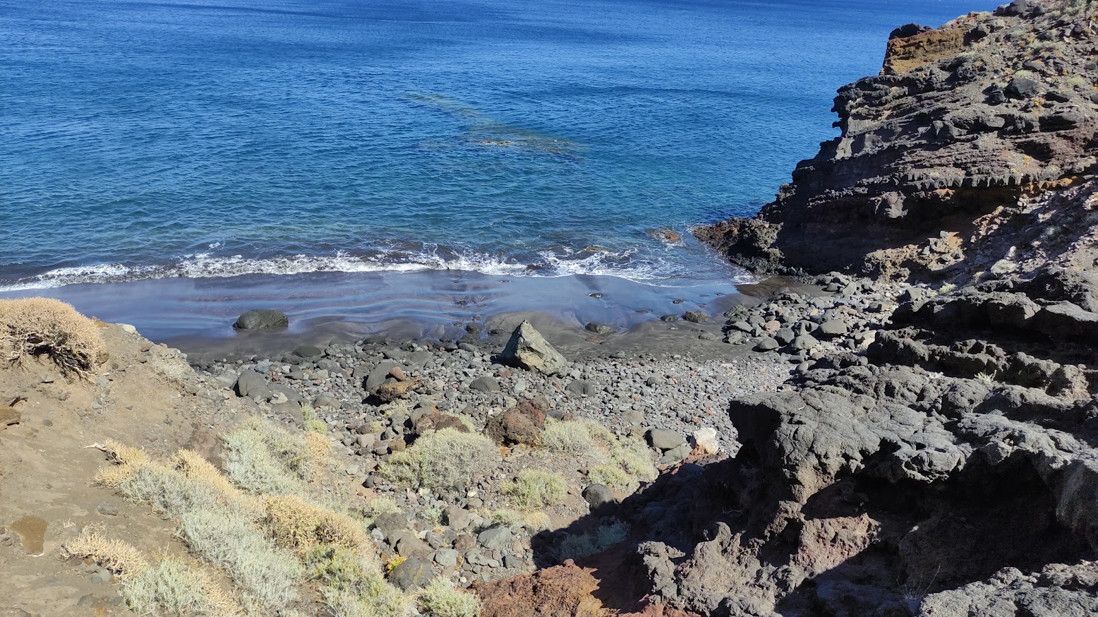 Photo de Playa de Zapata entouré de montagnes