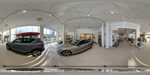 Car Dealer «Howard Orloff Volvo», reviews and photos, 1924 N Paulina St, Chicago, IL 60622, USA