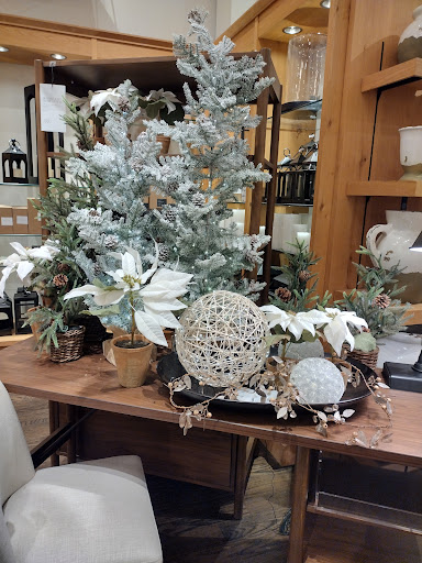 Furniture Store «Pottery Barn», reviews and photos, 1415 4th St, Santa Monica, CA 90401, USA