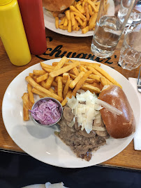 Plats et boissons du Restaurant de hamburgers Schwartz’s Deli à Paris - n°14